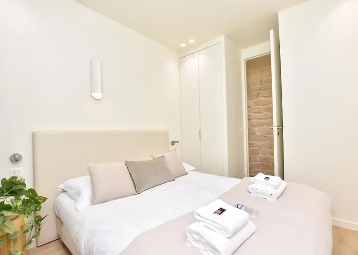 Spacious Apartment - 3Br-8P - Moulin Rouge
