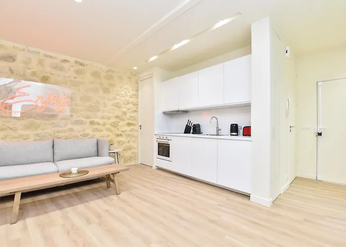 Spacious Apartment - 3Br-8P - Moulin Rouge