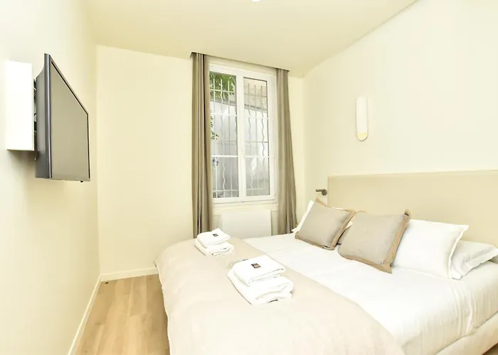 Spacious Apartment - 3Br-8P - Moulin Rouge