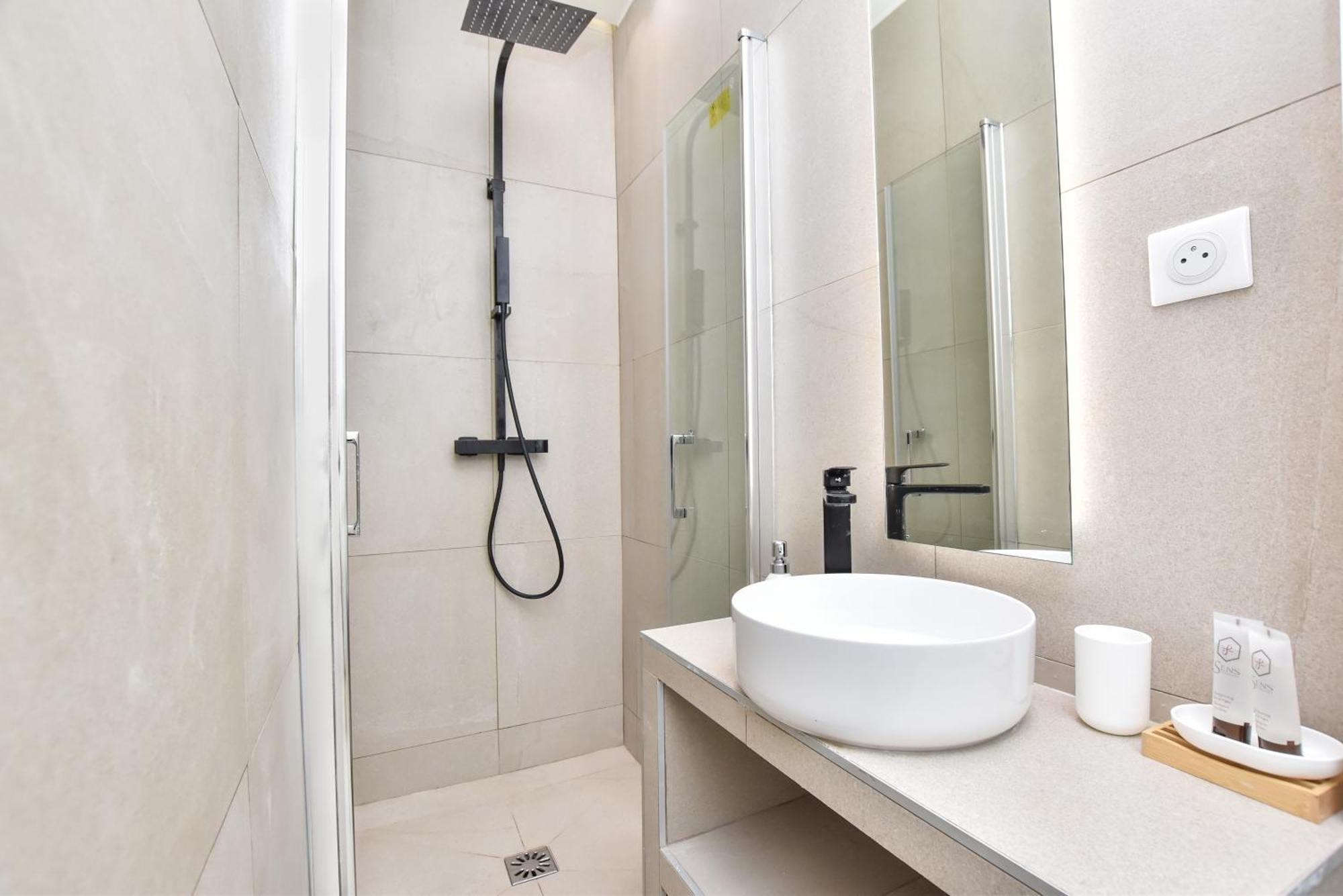 Spacious - 3br-8p - Moulin Rouge Appartement